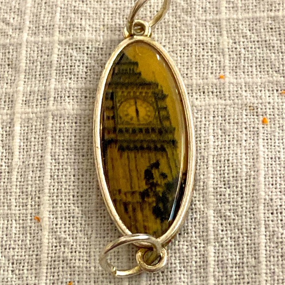 5/$10❤️❤️❤️NEW TIBETAN SILVER BIGBEN PHOTO CHARM PENDANT - Picture 1 of 2